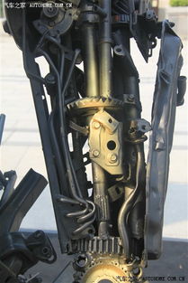 报废汽车零部件的华丽重生 创艺机器人模型中的汽车配件艺术